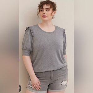 TORRID- CREW NECK TSHIRT